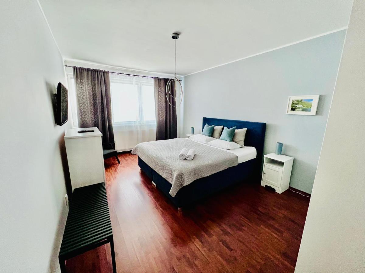 Bl Luxury Apartment, 24Hr Self Check-In, Free Private Garage Parking, Panoramic Views From Balcony, 5 Minute Walk To City Center Banská Bystrica Buitenkant foto